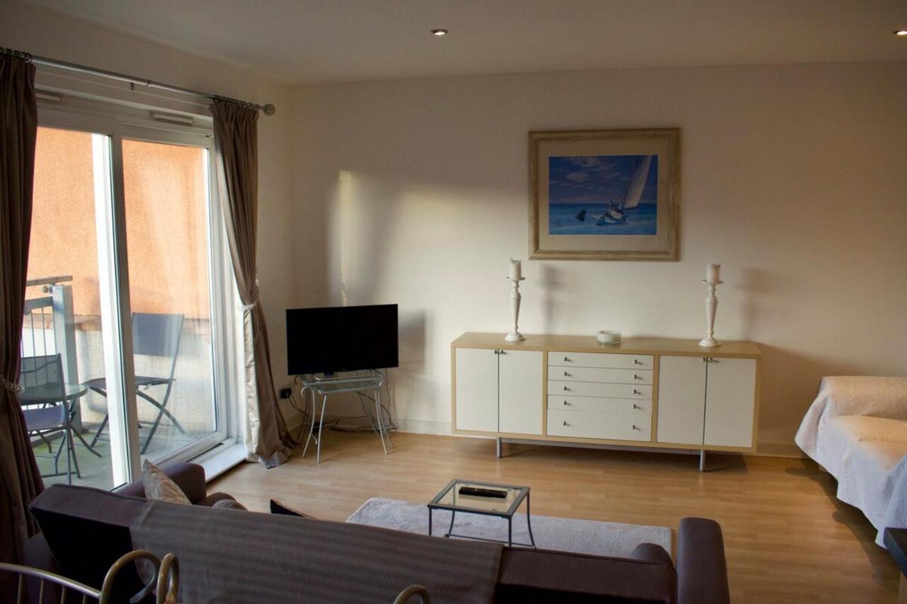 2 Bedroom Flat With Balcony Views Of Arthur's Seat *