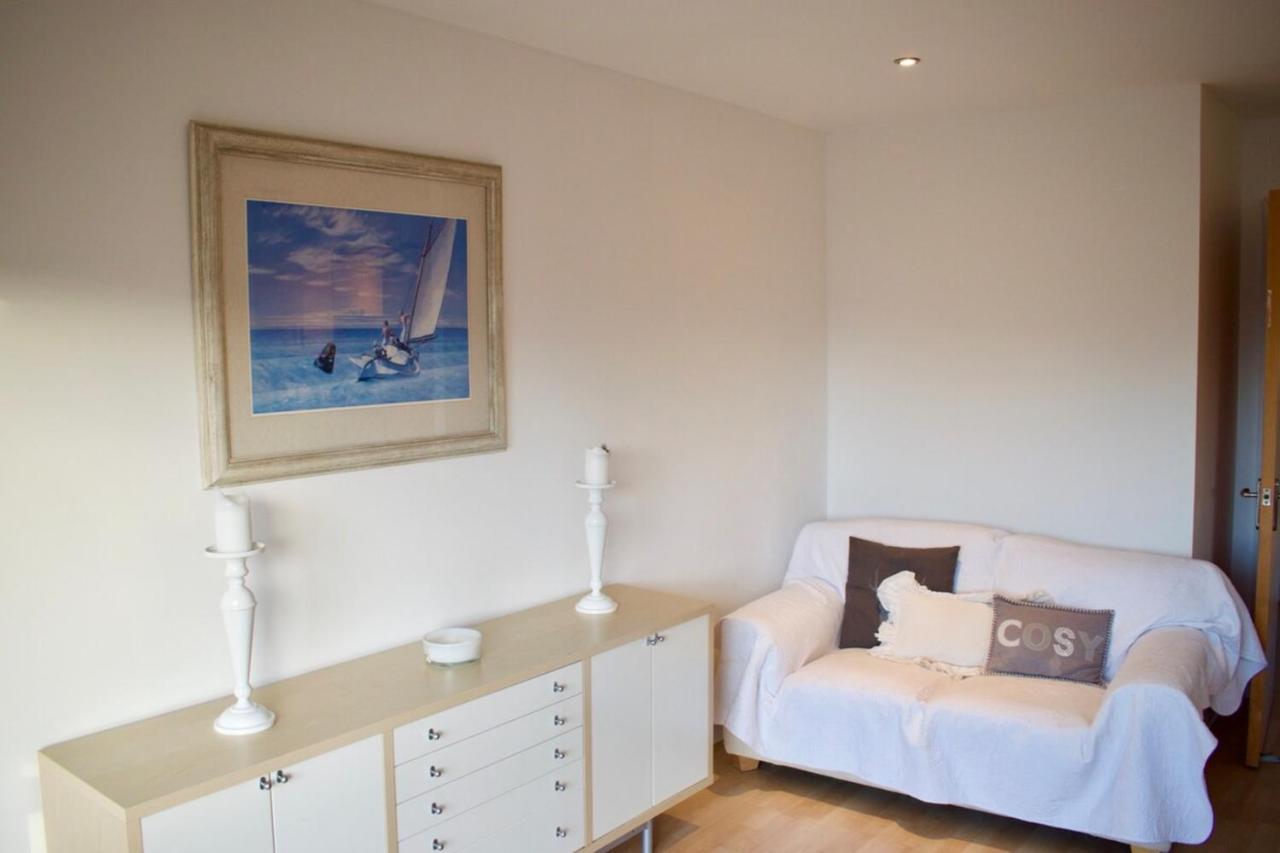 2 Bedroom Flat With Balcony Views Of Arthur's Seat *