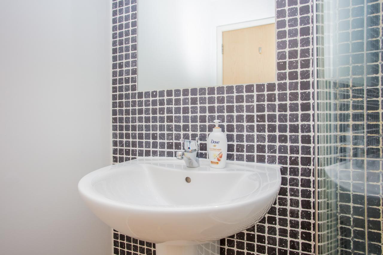 2 Bedroom Flat With Balcony Views Of Arthur's Seat * Edinburgh