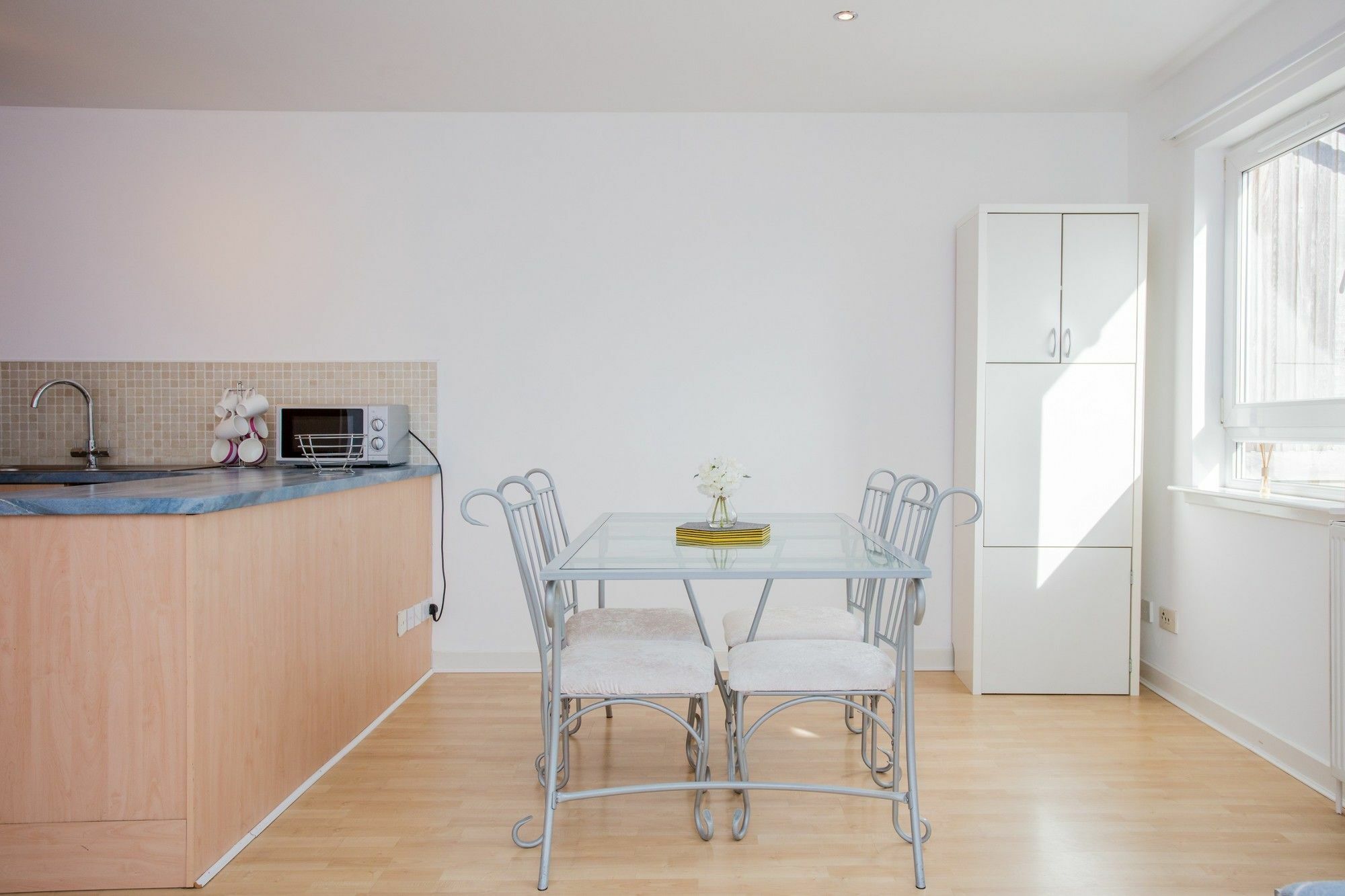 2 Bedroom Flat With Balcony Views Of Arthur's Seat *